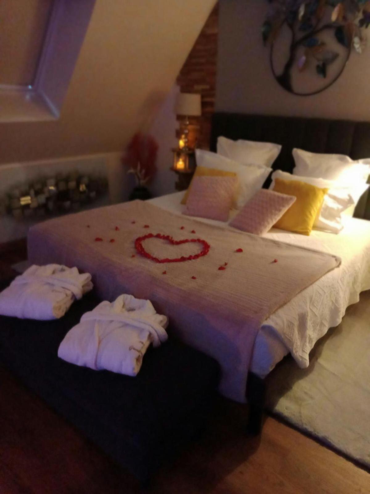 Hotel Manoir Du Grand Chene La Vraie-Croix Zewnętrze zdjęcie
